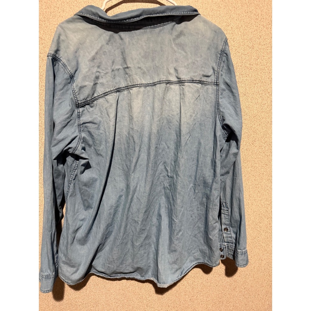 Torrid Womens Light Wash Denim Button Down Shirt Long Sleeve Plus Size 3 3X - Picture 6 of 6